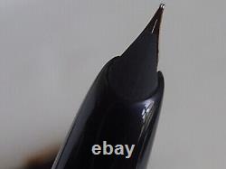 Stylo plume Montblanc 32 Noir avec plume EF en or 14K et logo