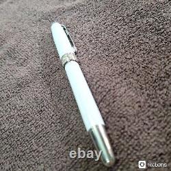 Stylo-plume Montblanc blanc et argent authentique, ouvert à Mumbai, numéro de série