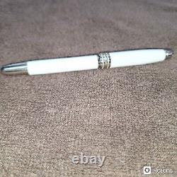 Stylo-plume Montblanc blanc et argent authentique, ouvert à Mumbai, numéro de série