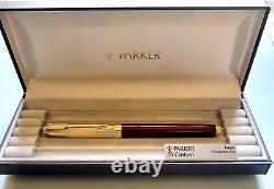 Stylo plume Parker 750 Laque Bourgogne avec pointe fine en or 18 carats. Excellent état.