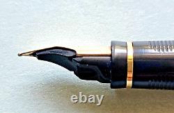 Stylo plume Parker 750 Laque Bourgogne avec pointe fine en or 18 carats. Excellent état.