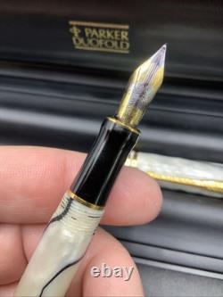 Stylo-plume Parker Duofold, Noir et Perle, Nib 18K Avec Boîte