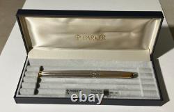 Stylo-plume Parker moderne avec plume en or 18 carats, plaque d'argent # 68112 neuf dans sa boîte