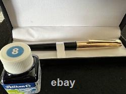 Stylo plume Pelikan 30, encre noire, avec feuille d'or, plume en or 14 carats et piston marqueur