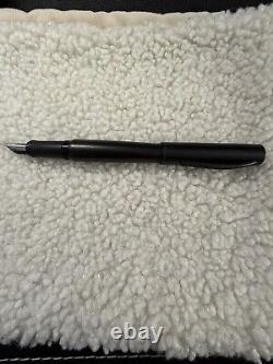 Stylo plume Porsche Édition Limitée Pure Noir, Nib Medium 18k, Style P'3000