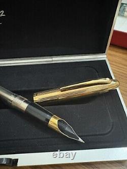 Stylo plume Sheaffer 23K E. P. avec plume de 18K, moyen, en boîte laquée noire