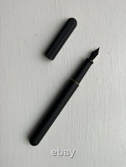 Stylo-plume Stilform Kosmos en laque mate noir laiton acier plume fine convertisseur de base