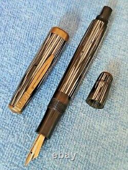 Stylo-plume TATRA noir vert strié fabriqué en Tchécoslovaquie années 1930