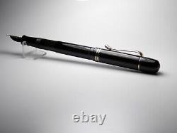 Stylo-plume Vintage Jet Black Pelikan 100 dans une boîte - Plume en or 14 carats - Allemagne des années 1930