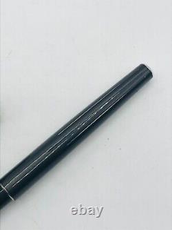 Stylo plume Waterford 1783 en métal noir avec plume fine.