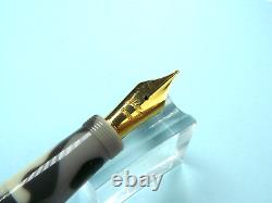 Stylo-plume classique Oldwin gris et noir camouflé avec plume moyenne en or 18 carats