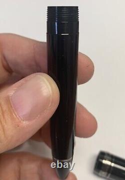 Stylo-plume de marin 21k en métal noir. Magnifique