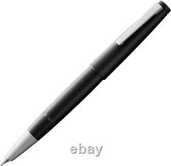 Stylo-plume élégant noir 2000 avec un corps en fibre de verre robuste et une plume en or 14 carats.