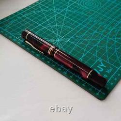 Stylo plume noir et rouge Gioia Allaria Amaranto, en résine