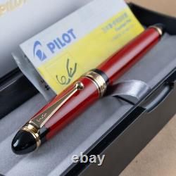 Stylo plume personnalisé Pilot Custom 743 laqué noir rouge 14K large fin