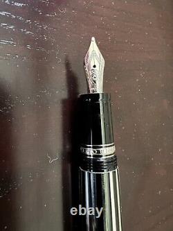Stylo-plume rétractable Montblanc Boheme noir et argent à rayures M plume en or 18k.