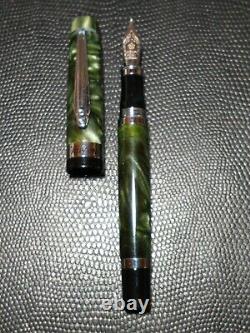 Stylo-plume vintage Chilton en jaspe vert iridescent et noir avec pointe M