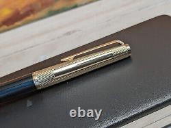 Stylo-plume vintage MONTBLANC Classic Noir et Or, pointe extra fine en or 750 18K