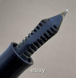 Vers 1950 Osmia 223, 14k / 585 Nib Flexible Fin, Remplissage par Bouton, (2/2) Nouveau Stock Ancien